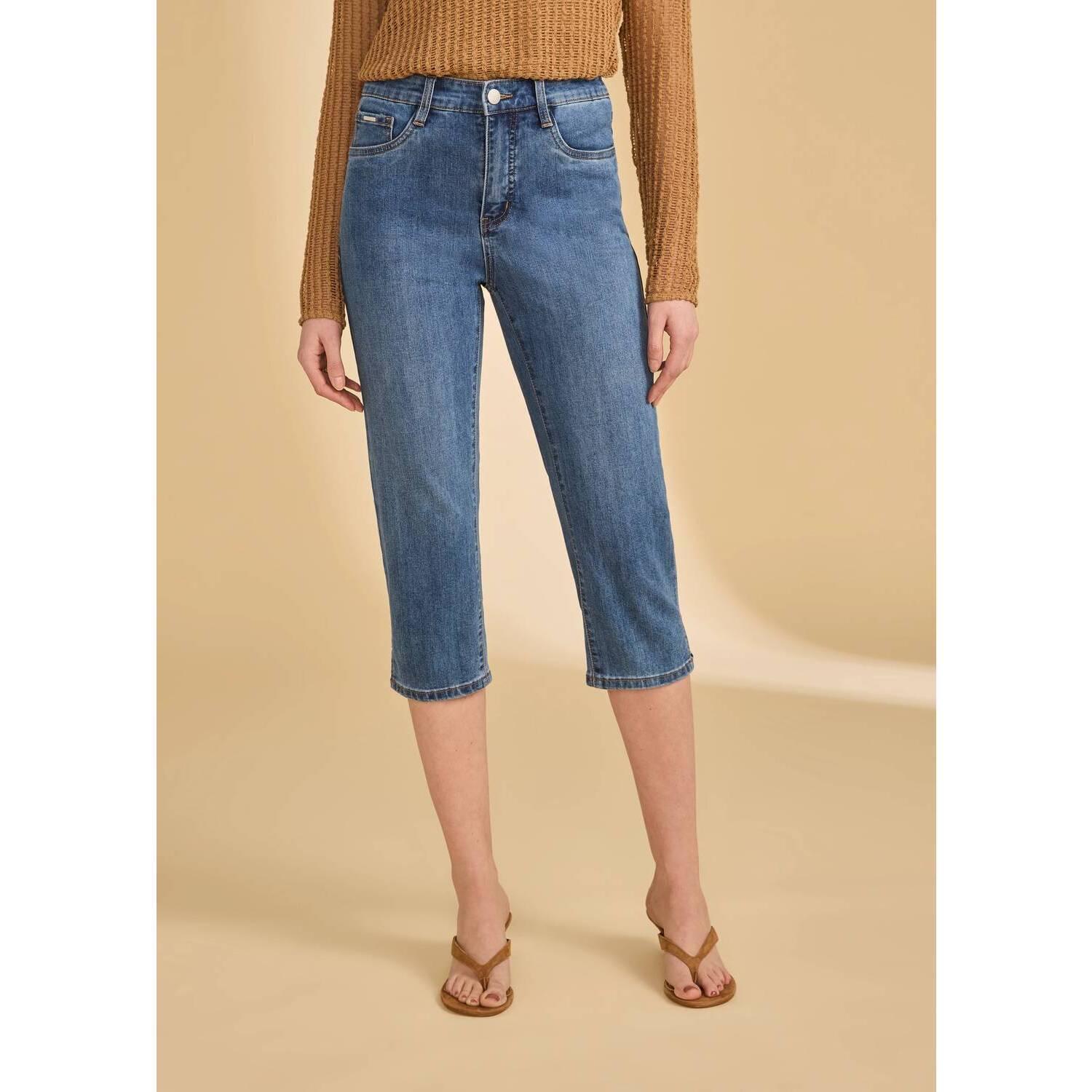 New Fdj Basic Suzanne Capri Pants In Medium Wash